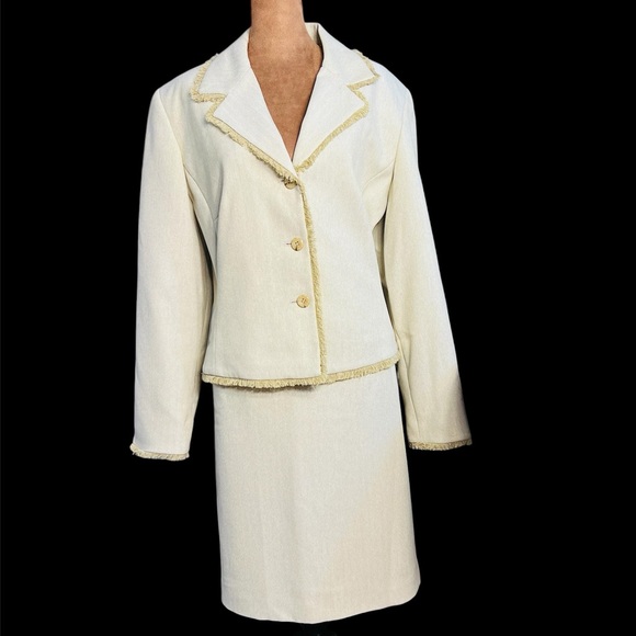 Larry Levine Dresses & Skirts - NWT 2 piece suit Levine Classics herringbone taupe
